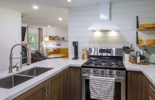 Scugog Cottage | Renovated Cottage with Sauna, Unlimited WiFi, nearby access to Lake Scugog!