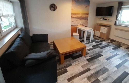 Luisenthal House | Renovated cozy bungalow near Oberhof with covered outdoor jacuzzi