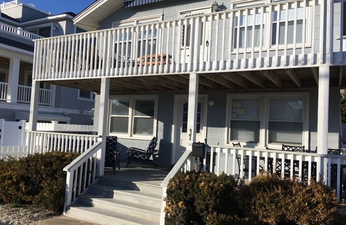 Surf City House | Renovated duplex! Beach block, North End Surf City, lower unit