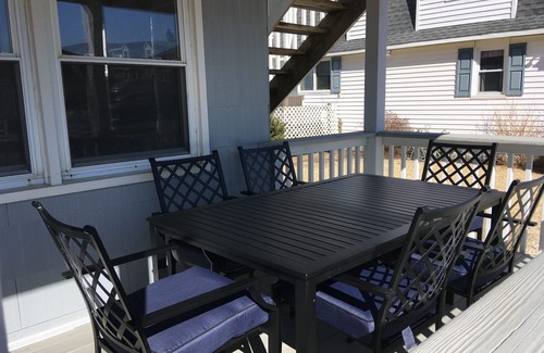 Surf City House | Renovated duplex! Beach block, North End Surf City, lower unit