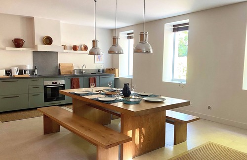 Cairanne House | Renovated farmhouse on a wine-growing estate, Ventoux view, near Avignon