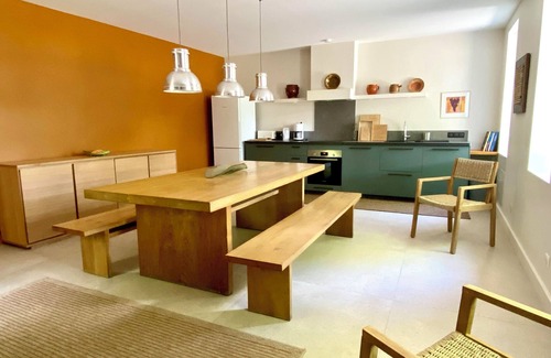 Cairanne House | Renovated farmhouse on a wine-growing estate, Ventoux view, near Avignon