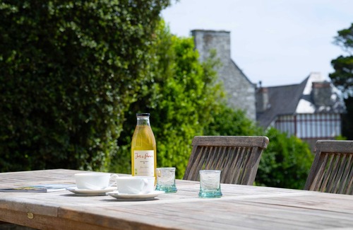 Saint-Cast-le-Guildo Villa | Renovated villa in park, very large sea view, 5 minutes walk from the beach