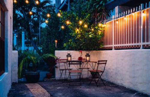 Northeast Coconut Grove House | Renovated Historic Coconut Grove Cottage Home