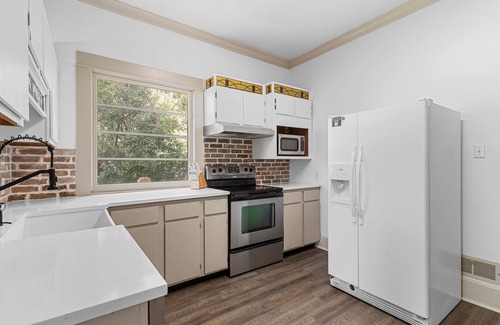 Manti House | Renovated Historic Manti Home - 11 beds