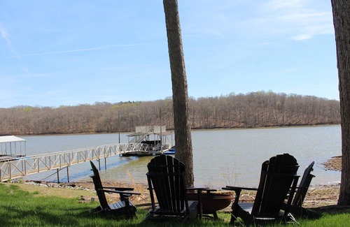 Murray House | Renovated home+cottage on KY Lake retreat~kayaks, fire pit, dock, hot tub