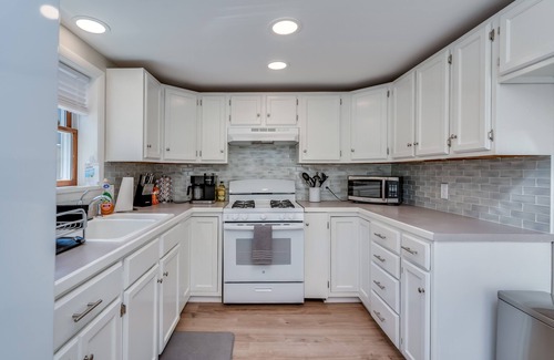 Sackets Harbor House | Renovated home with lake views in ❤️ of Sackets!