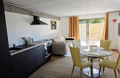 Landeda Ski Chalet | Renovated house 300 m from the beach and the GR34