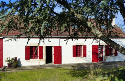 Franchesse Cottage | Renovated house in Franchesse with large garden, pets allowed