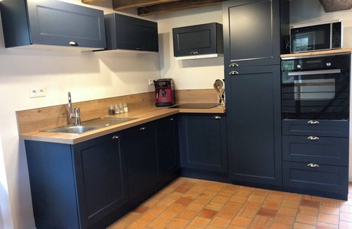 Oisseau House | Renovated house, quiet, terrace, river view, sleeps 6, in private woodland