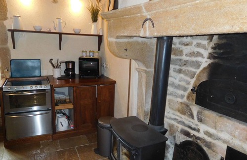 Cohons Cottage | Renovated Independent Cottage with Forest Walks and Valley Views