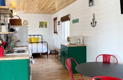 Camdenton Cabin | Renovated lakeside cabin with swimming pool & resort amenities!