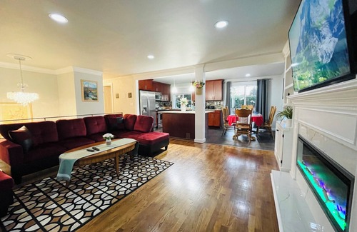 Federal Way House | Renovated, modern home in a quiet area with a game room and spacious backyard