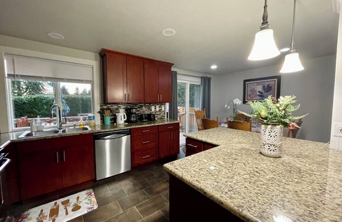 Federal Way House | Renovated, modern home in a quiet area with a game room and spacious backyard