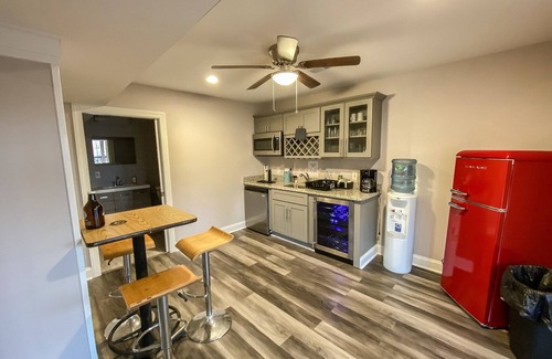 Millville House | Renovated Mountain Basement Studio Near Wineries Breweries w/Laundry & Fire Pit