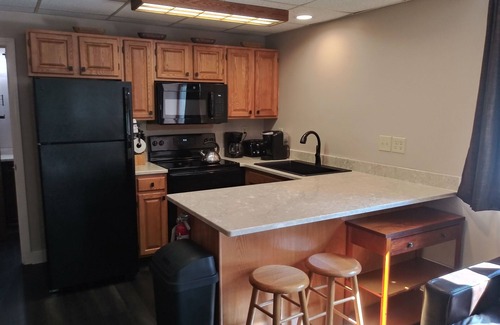 Bartlett Apartment | RENOVATED New Hampshire Condo sleeps 6 * Attitash Resort - Near North Conway