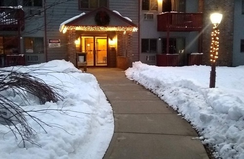Bartlett Apartment | RENOVATED New Hampshire Condo sleeps 6 * Attitash Resort - Near North Conway