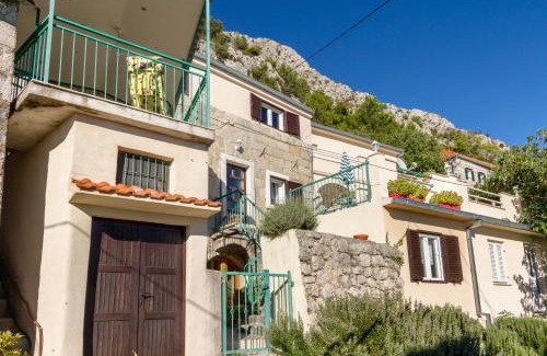 Lokva Rogoznica Apartment | Renovated Old Stone House