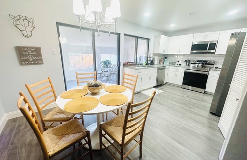 Carrollton House | Renovated retreat 5 minutes or less from hospitals, highways, & foodie markets!