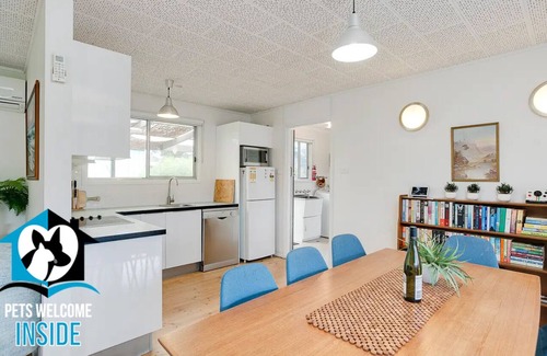 Port Elliot House | Renovated Retro Style + Park Views