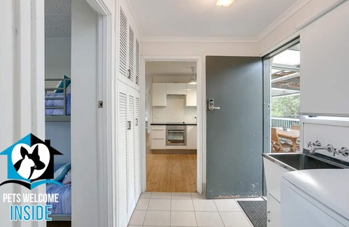 Port Elliot House | Renovated Retro Style + Park Views