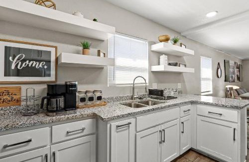 El Paso House | Renovated Stay, Parking, Near DT & Airport