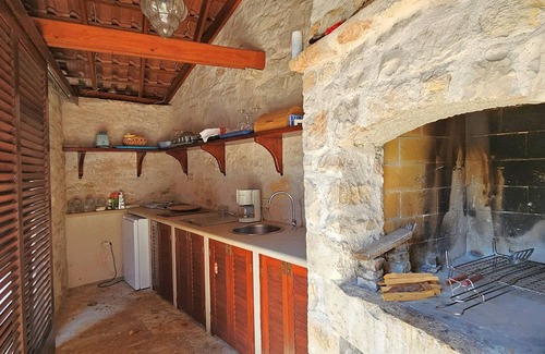 Milna (Brac) Villa | Renovated Stone Villa, Charming Dining Terrace, Outdoor Summer Kitchen & Grill