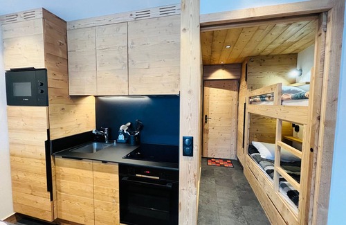 Meribel Apartment | Renovated studio with balcony, direct slope access and parking in Méribel