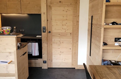 Meribel Apartment | Renovated studio with balcony, direct slope access and parking in Méribel