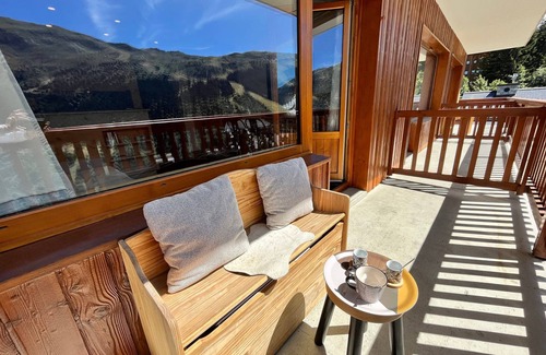 Meribel Apartment | Renovated studio with balcony, direct slope access and parking in Méribel