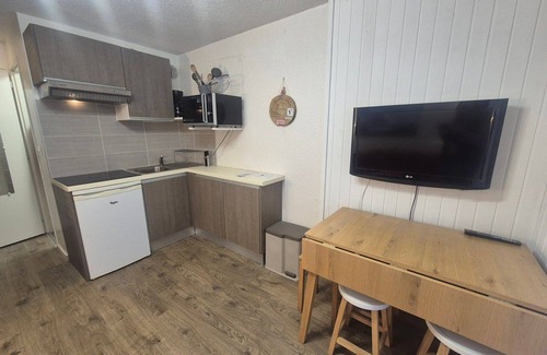 Les Boisses Apartment | Renovated studio with balcony, ski-in/ski-out, WiFi, pets allowed