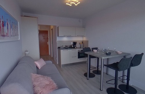 Le Fort Bloque Apartment | Renovated studio with sea view balcony, WIFI, near beach and shops - 2 pers