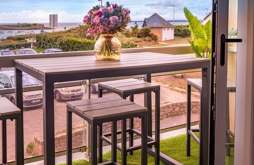 Le Fort Bloque Apartment | Renovated studio with sea view balcony, WIFI, near beach and shops - 2 pers