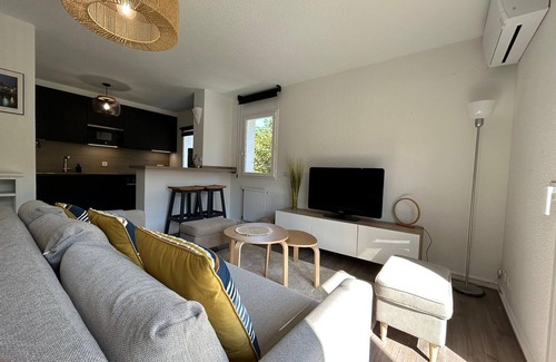 Behobie Apartment | Renovated T2 with terrace, 300m from Socoa beach