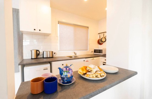 Sandy Bay Apartment | Renovated two-level Sandy Bay apartment