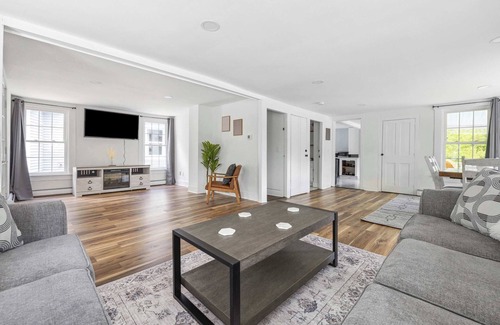 Ludlow House | Renovated Vermont Farmhouse 3BR Near Okemo
