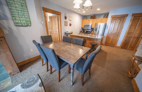 River Run Condo | Renovated & Warm Unit, Close to The Slopes!
