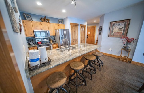 River Run Condo | Renovated & Warm Unit, Close to The Slopes!