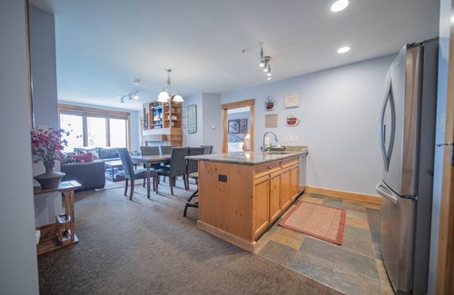 River Run Condo | Renovated & Warm Unit, Close to The Slopes!