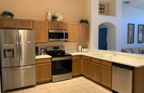 Eagle Pointe South House | Renovated Waterfront 3Bd/2B Home 20min to Disney, Universal and Shops