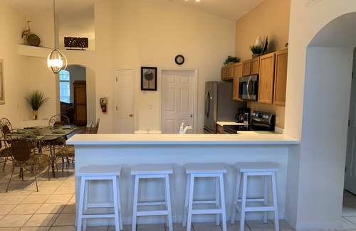 Eagle Pointe South House | Renovated Waterfront 3Bd/2B Home 20min to Disney, Universal and Shops