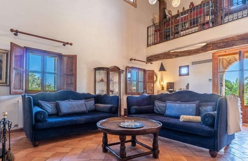 Es Palmer Villa | renovated with a lot of taste and nostalgia