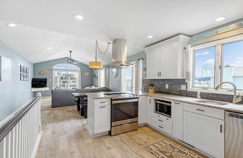 Sea Isle City House | Renovated with Backyard Oasis! Quick Walk to Town & Beach. 4 BRs. Sleeps 10