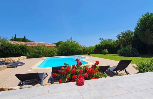 La Palme Villa | rent house with swimming pool near the sea