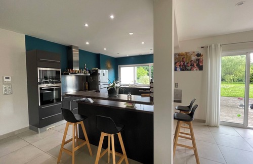 Yevres House | Rent large house