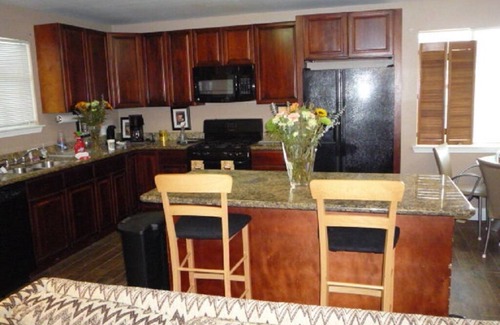 Lower Ninth Ward House | RENTAL FOR SUPER BOWL AND/OR MARDI GRAS. 10 MIN TO QUARTER -3 OFF STREET PARK