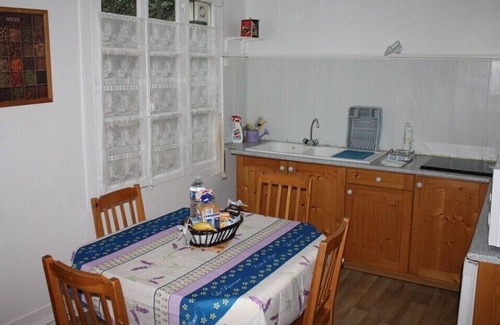 Saint-Germain-en-Laye Ski Chalet | Rental gite, prox Priory Museum and RER line A
