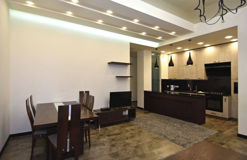 Kentron Apartment | RentInnYerevan 3 bedrooms apartment on Nalbandyan 9 street