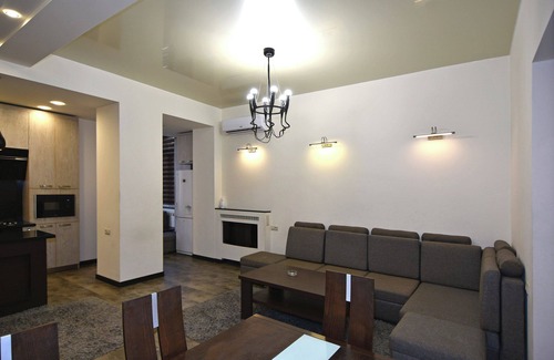 Kentron Apartment | RentInnYerevan 3 bedrooms apartment on Nalbandyan 9 street