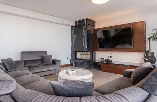 Molvizar Villa | RentitSpain Villa Playa Cristal Vista al Mar, Piscina, Jacuzzi y Lujo